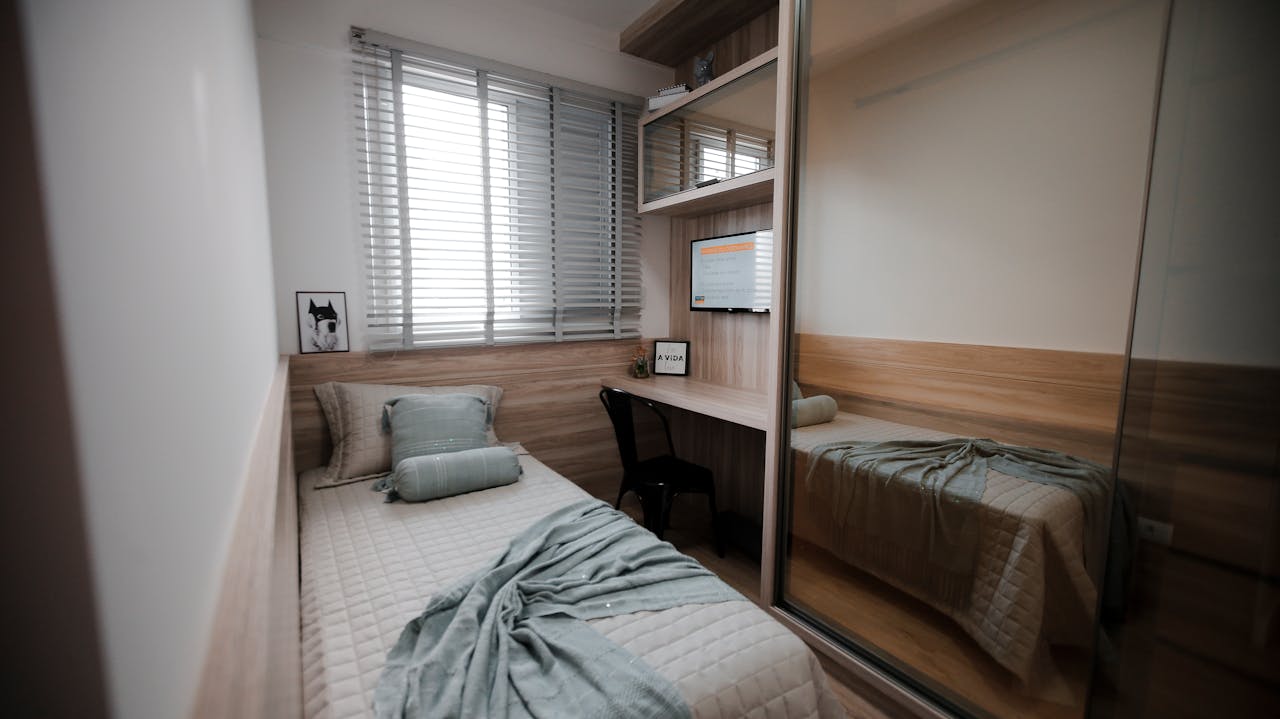 mała sypialnia jednoosobowa